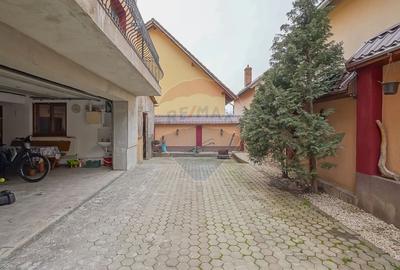 Casă cu 7 camere cu Garaj în Central - 44