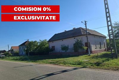 Casa spatioasa cu spatiu comercial pe colt in Nadlac