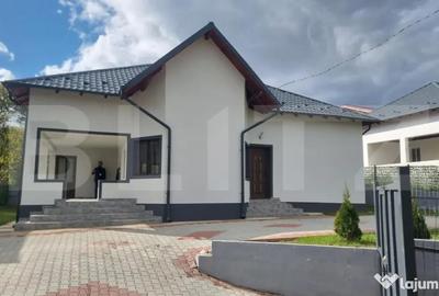 Casă cu 3 camere cu Teren 430 Mp în Central - 1