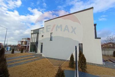 Casă cu 5 camere cu Teren 215 Mp în Cârcea - 2