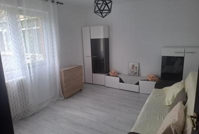 Apartament cu 3 camere decomandat în Milcov - 1