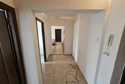 Apartament cu 3 camere semidecomandat în Micro III - 9