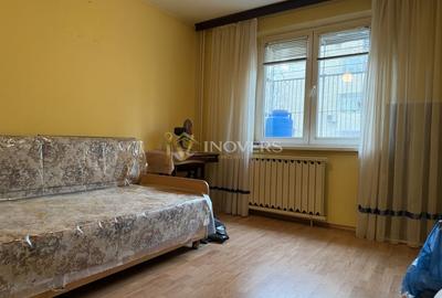 Apartament cu 3 camere decomandat în Rahova - 2