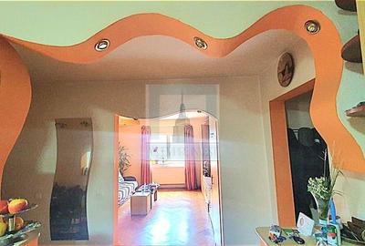 Apartament cu 4 camere decomandat, mobilat în Tractorul - 3