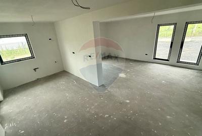 Casă individuală cu 6 camere cu Teren 892 Mp în Est - 6