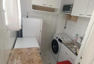 Sagului-Piata Doina,29 mp, Etajul 3, Bucatarie Separata,Merita Vazut,200 E - 2