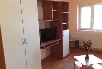 Apartament cu 3 camere semidecomandat în Aradului - 4
