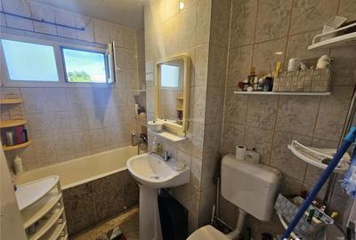 Apartament cu 2 camere semidecomandat în Micro I - 15