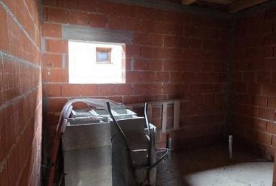 Casă cu 4 camere cu Teren 400 Mp în Central - 7
