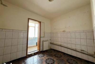 Apartament cu 3 camere decomandat în Central - 4