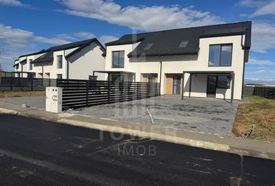 Duplex cu 4 camere cu Canalizare în Șura Mică