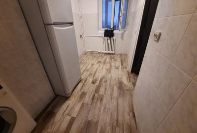 Apartament cu 3 camere decomandat, mobilat în Doamna Ghica