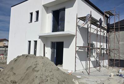 Casă cu 3 camere cu Teren 450 Mp în Central