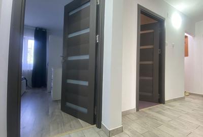Apartament cu 3 camere decomandat în Micro 11 - 12