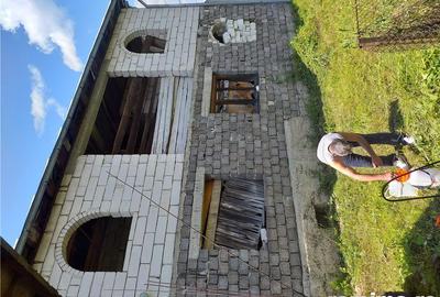 Casă cu 8 camere cu Teren 706 Mp în Ieud - 4