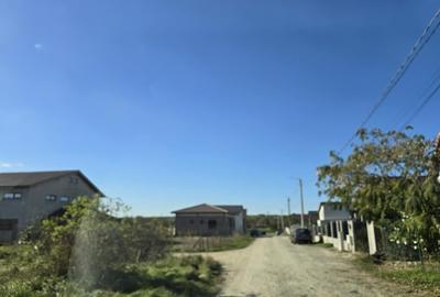 Teren de 400 mp, în Lazu - 2