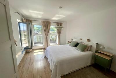 Penthouse 107 mp, 1300 Euro , loc parcare inclus.