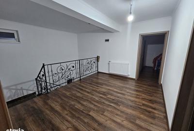Casă cu 5 camere cu Canalizare în Central - 11