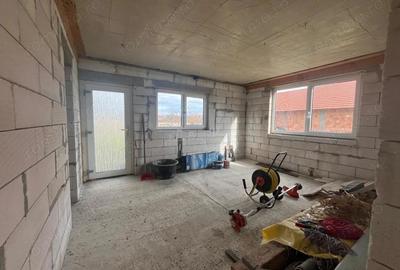 Casă cu 5 camere cu Teren 1414 Mp în Oloșag - 2