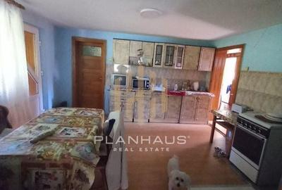 Casă cu 6 camere cu Teren 4546 Mp în Central - 1