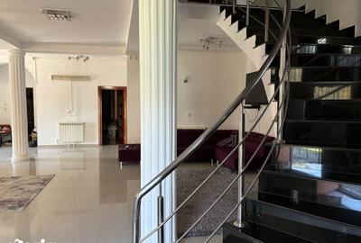 Casă cu 10 camere cu Teren 2000 Mp în Ultracentral - 2