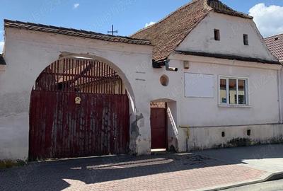 Casă cu 2 camere cu Teren 1305 Mp în Central - 2