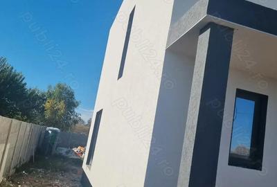 Duplex cu Perete Dublu, Proiect Modern - 8