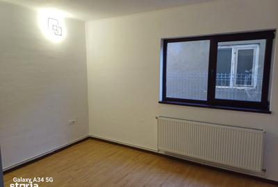 Casă cu 6 camere cu Teren 500 Mp în Cazasu