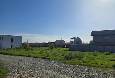 Teren Construcții intravilan de 450 mp, în Lazu