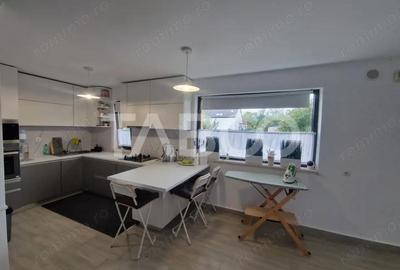 Casă cu 4 camere cu Canalizare în Cristian - 6