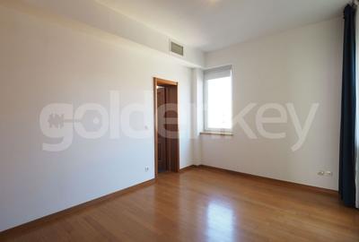 Apartament insorit cu 4 camere si terasa generoasa, 2 garaje - 10