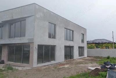 Spațiu comercial, de 1,000 mp, în Central - 4