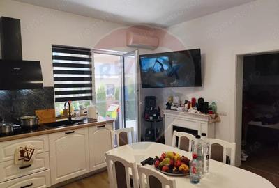 Apartament de lux cu 3 camere, curte privata!