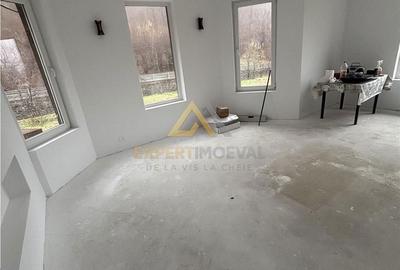 Casă cu Teren 2100 Mp în Central - 4