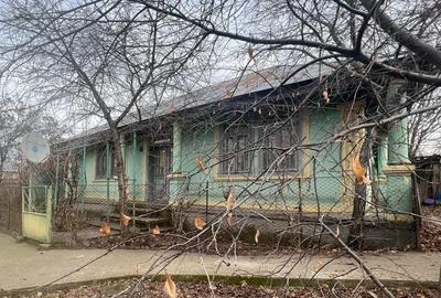 Casă cu 6 camere cu Teren 2700 Mp în Cărăpcești - 2