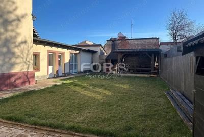 Casă cu 10 camere cu Teren 482 Mp în Central - 3