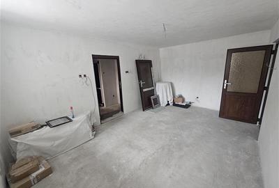 Apartament cu 2 camere semidecomandat în Micro I - 11