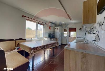 Casă cu 6 camere cu Teren 638 Mp în Pădureni - 9