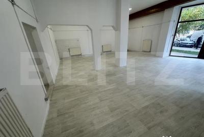 Spațiu comercial, de 85 mp, în Central - 4