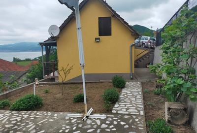 Casă cu 3 camere cu Teren 264 Mp în Hunedoara