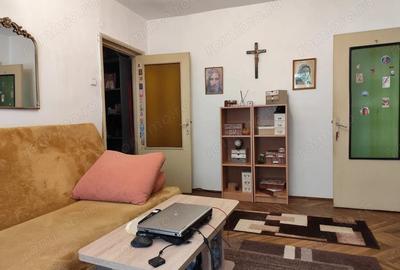 Apartament cu 3 camere semidecomandat în Nufărul - 2