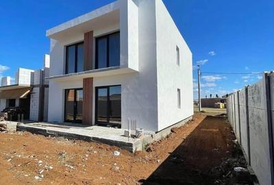 Casă cu 4 camere în Central - 2