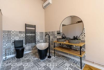 Apartament ULTRACENTRAL cu 3 camere, la cheie, renovat recent - 3