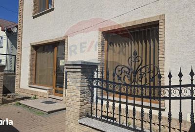 Spațiu comercial, de 50 mp, în Central - 5