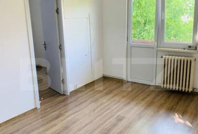 Apartament de vanzare, cu doua camere, 37 mp, zona Dambu P - 6