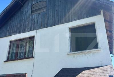 Teren ingradit si casa la rosu - 5