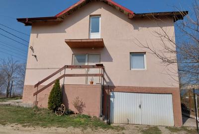 Casă individuală cu 4 camere cu Teren 2500 Mp în Copou