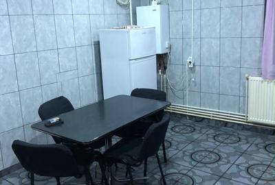 Apartament cu 3 camere semidecomandat în Central - 1