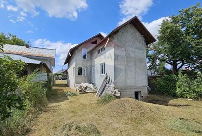 Casă individuală cu 6 camere cu Canalizare în Lisaura - 11