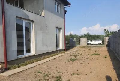 Casă cu 5 camere cu Teren 660 Mp în Ghiroda - 2